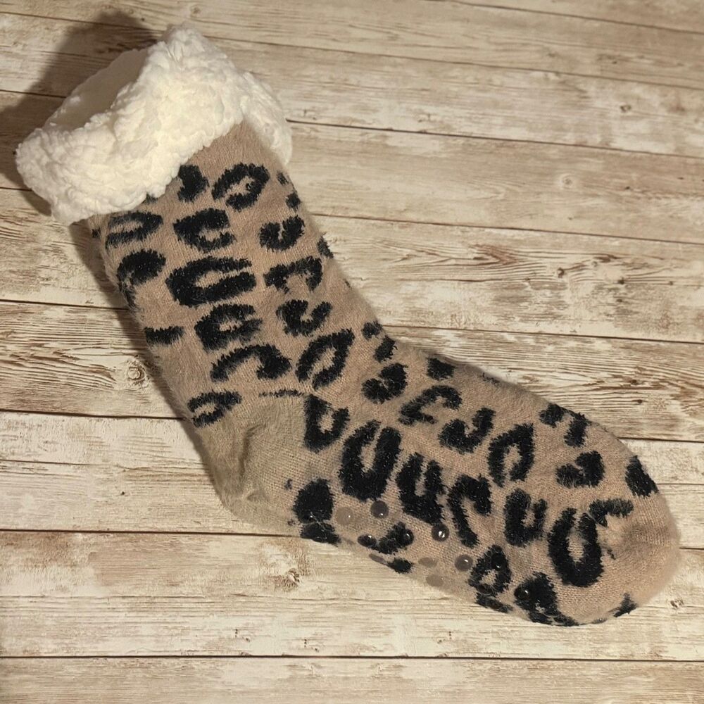 Leopard Print Fuzzy Slipper Socks 6-9   Brand NEW Socks!!